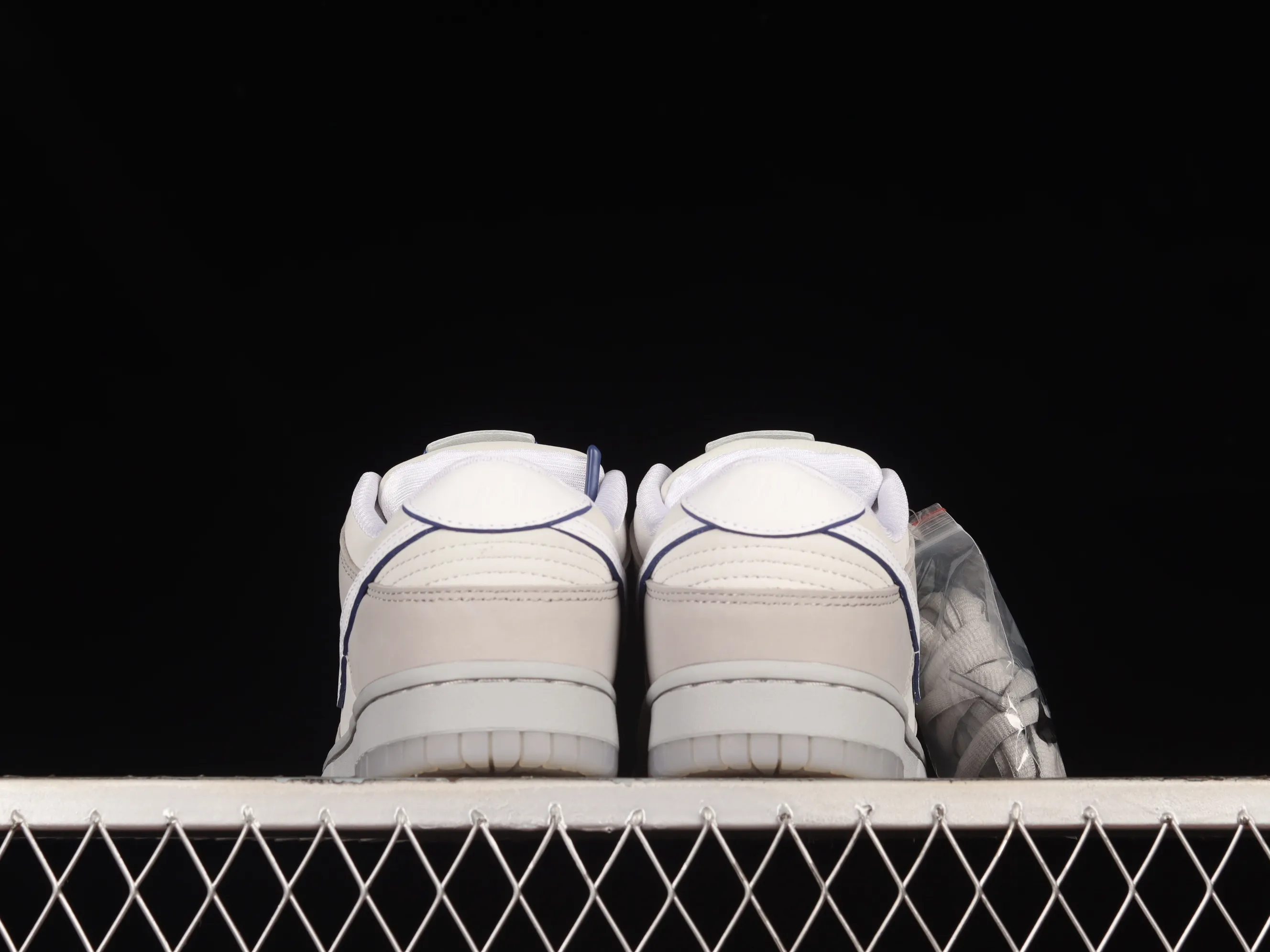 All Categories Nk SB Dunk Series Nk SB Dunk Low Low-top sneakers Pure original version Nk SB Dunk Low "Grey Leather" Moon Gray SB low-top sports and leisure sneakers DX3722-001